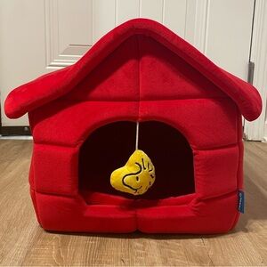 Peanuts Snoopy Doghouse Pet Bed with Woodstock Toy